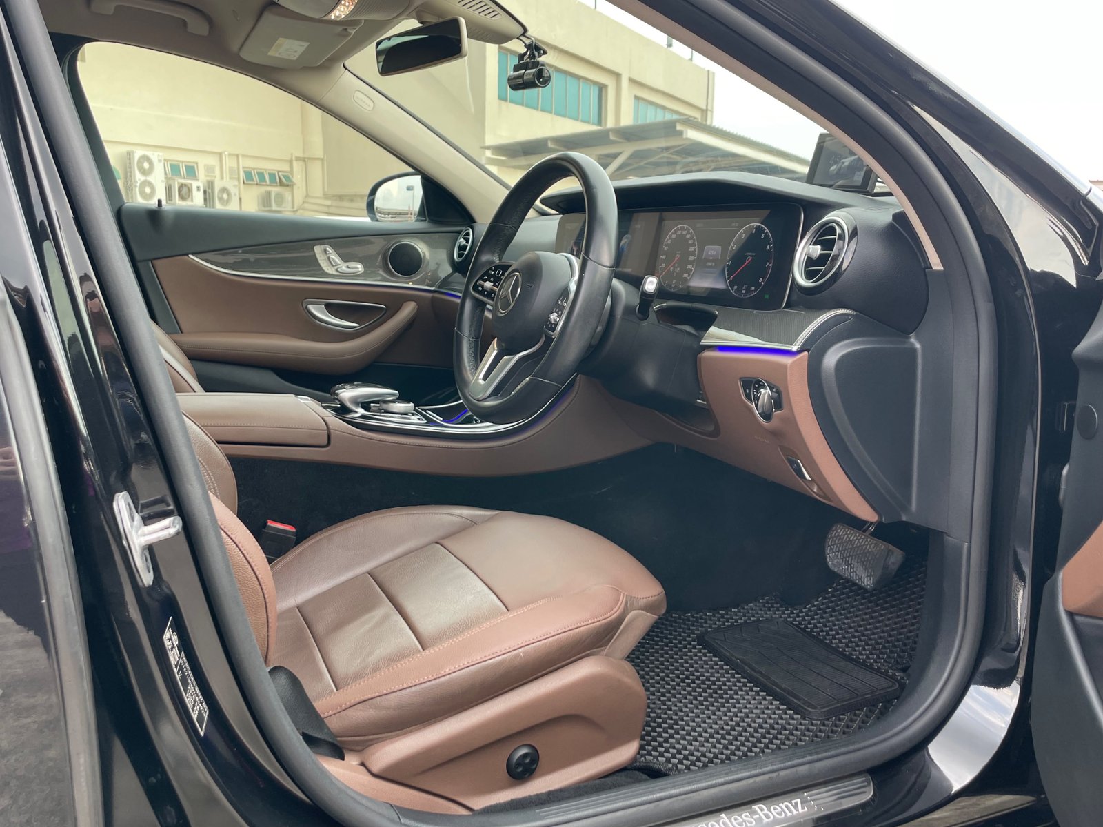 Mercedes-Benz E200 Avantgarde photo 7